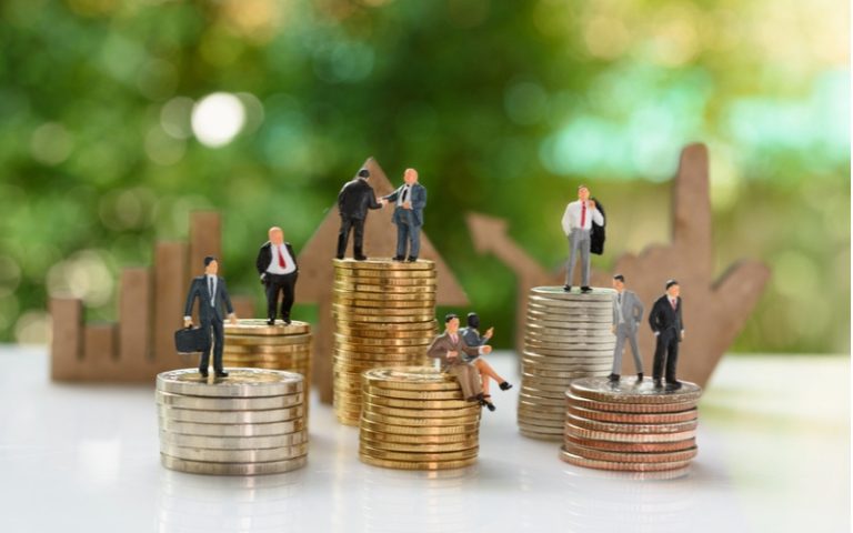 8 Tips to Help New Investors Build Up Their Wealth and Manage Risks